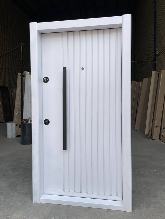 درب ورودی آپارتمانی ضدسرقت رویه فلزی رنگ سفید طرح رایان ضد دیلم